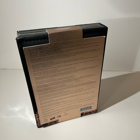 New unopened Paris Hilton makeup set with multiple colors and brushes included - Picture 3 of 6